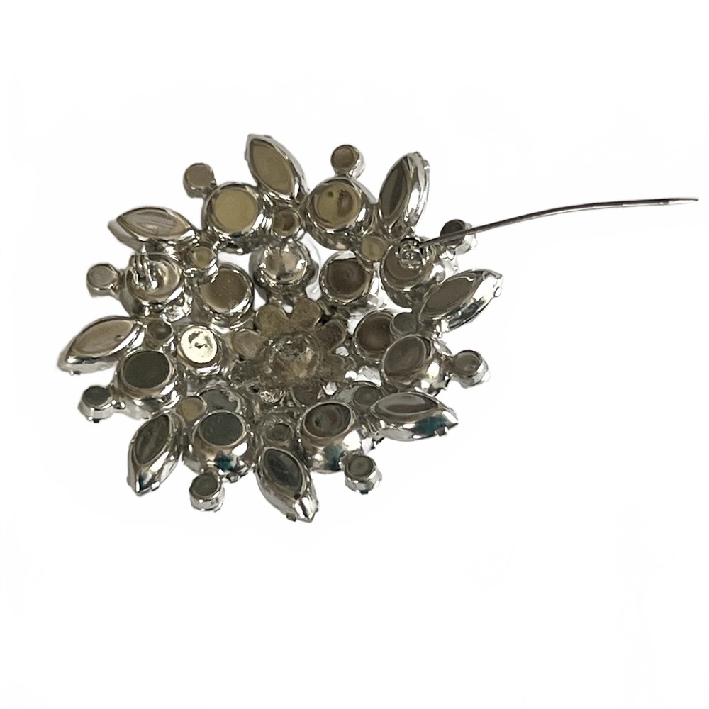 Gorgeous  Vintage Brooch, Clear Rhinestone Silver-tone Setting - Picture 3 of 5